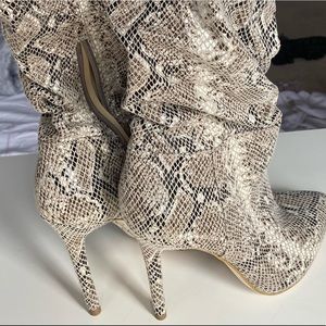 SIZE 7 SNAKESKIN HIGH HEEL BOOTS NEVER WORN